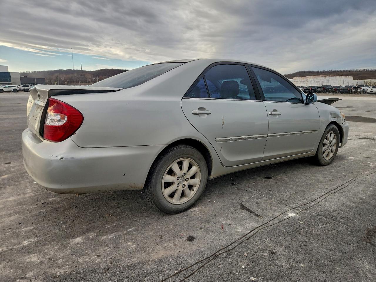 2002 TOYOTA CAMRY LE photo 3