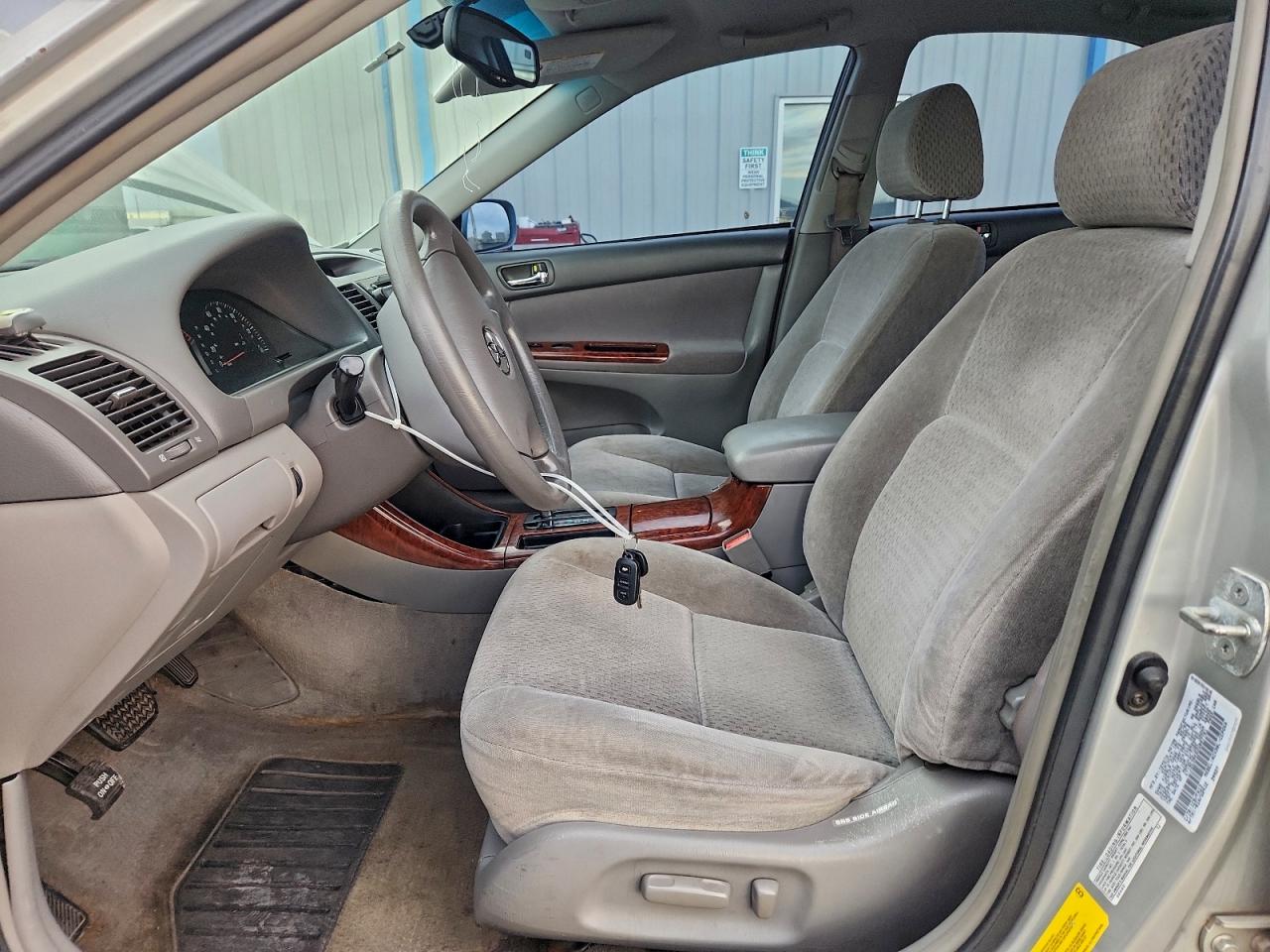 2002 TOYOTA CAMRY LE photo 7