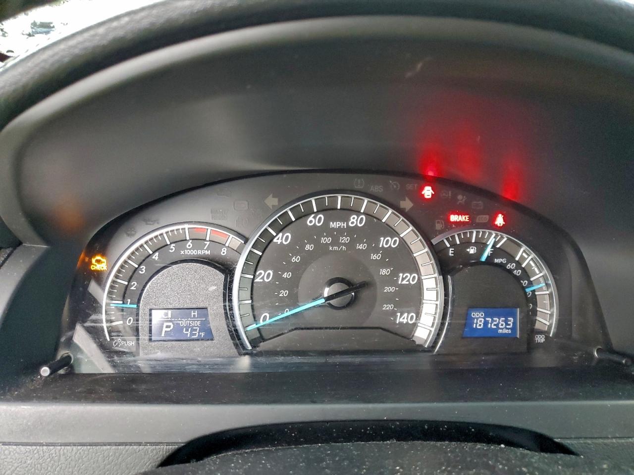 2012 TOYOTA CAMRY SE photo 17