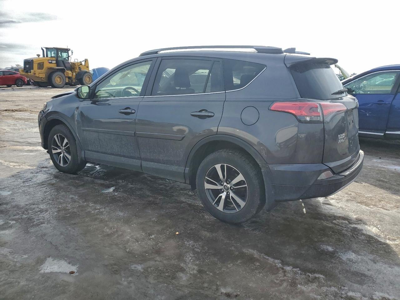 2017 TOYOTA RAV4 XLE photo 3