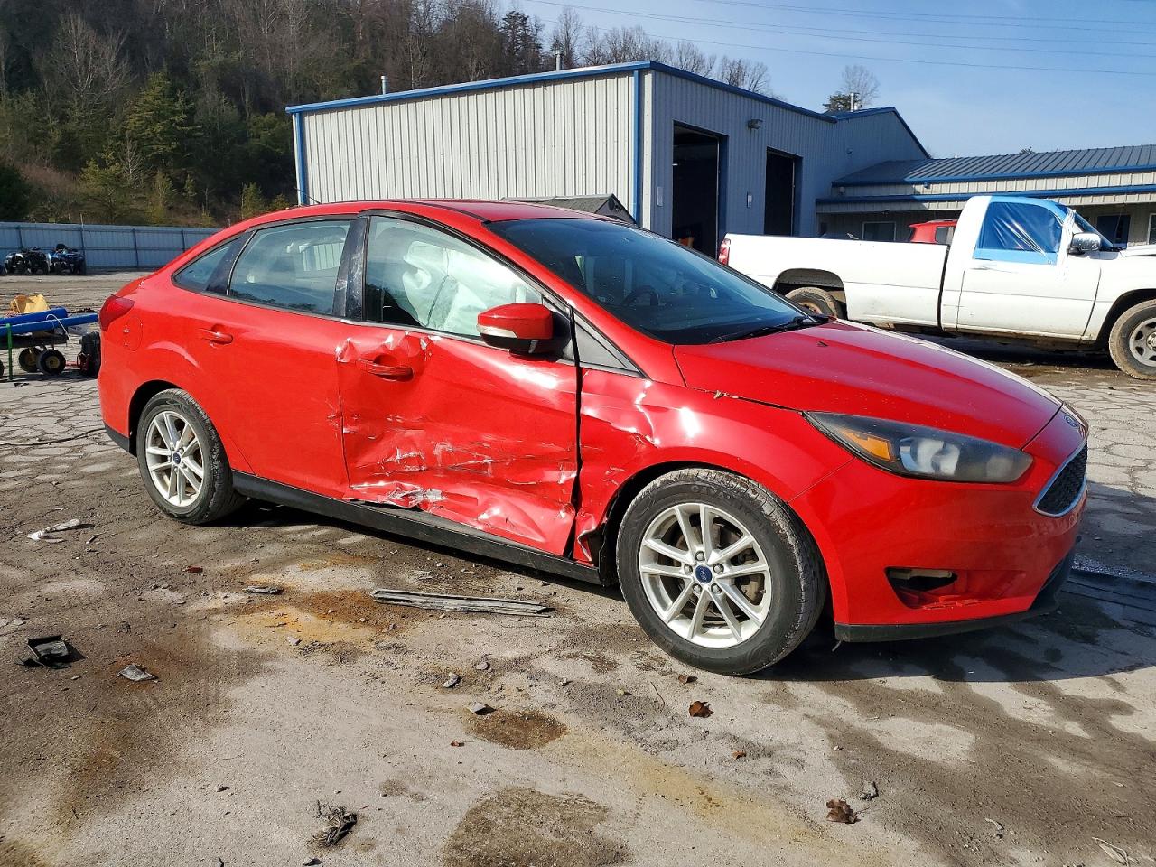 2017 FORD FOCUS photo 4
