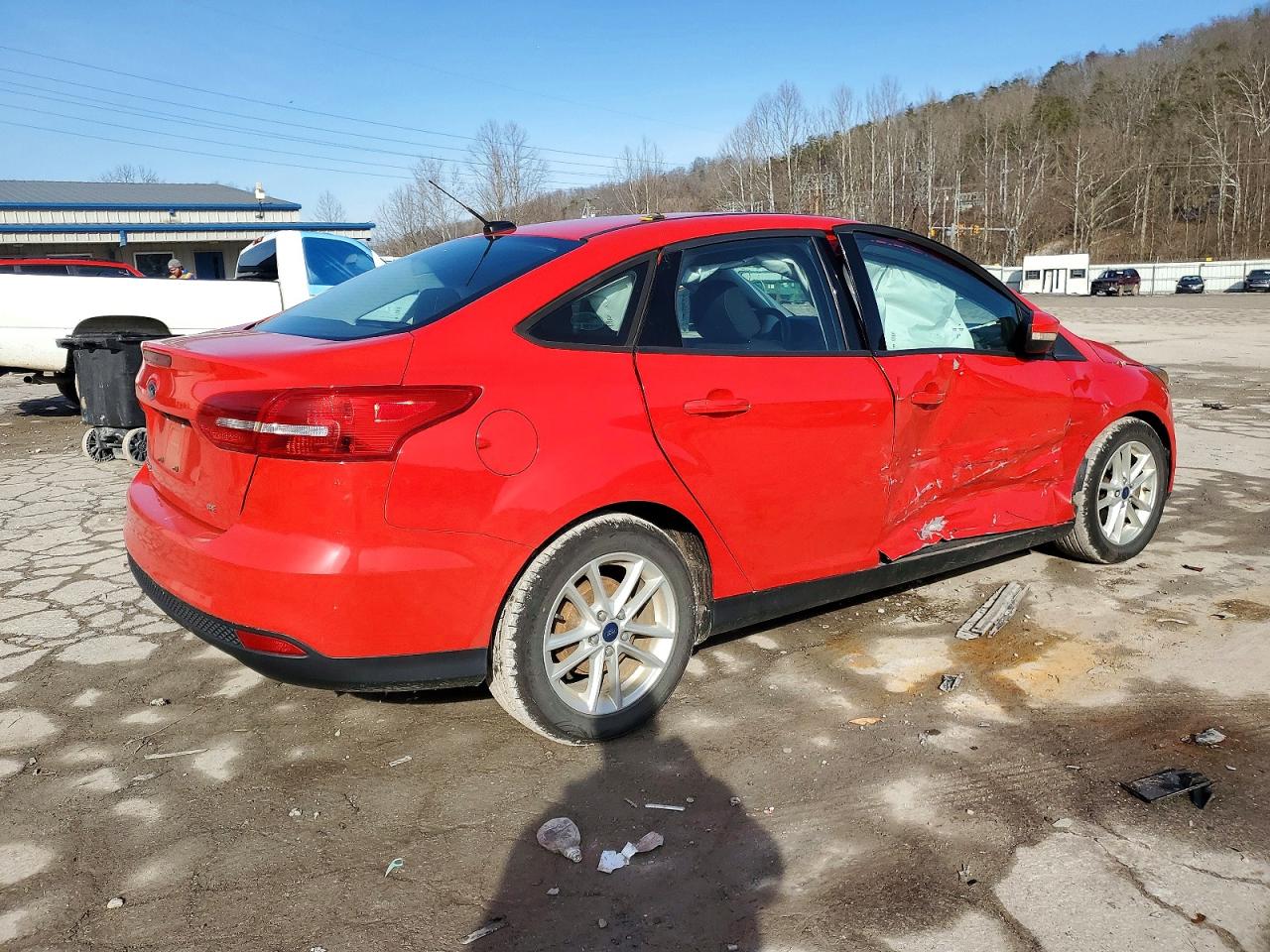2017 FORD FOCUS photo 3
