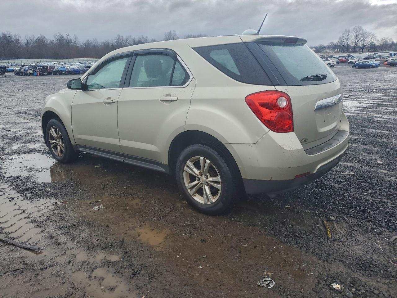 2013 CHEVROLET EQUINOX LS photo 2