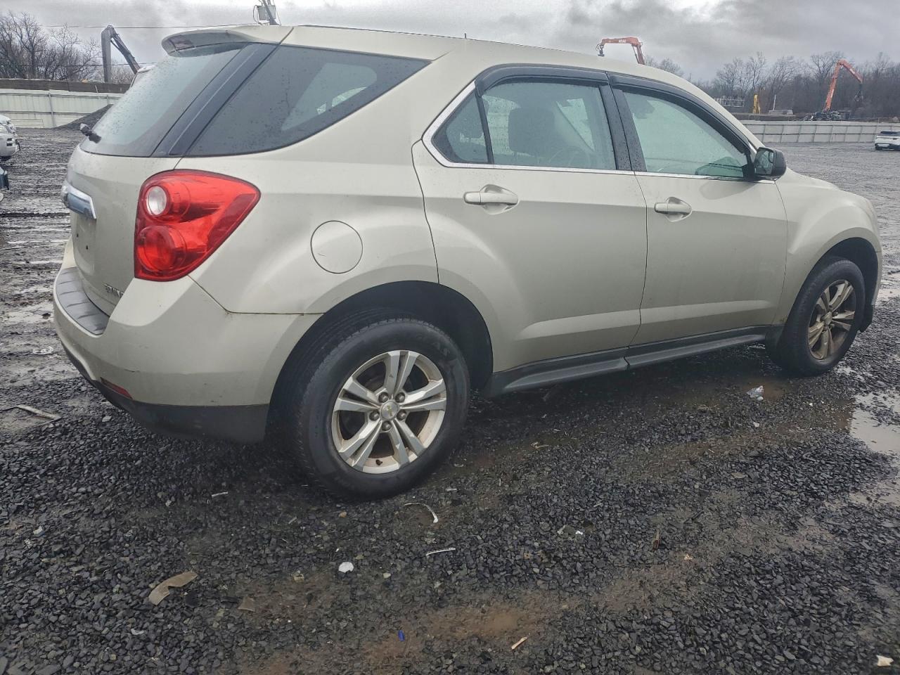 2013 CHEVROLET EQUINOX LS photo 3