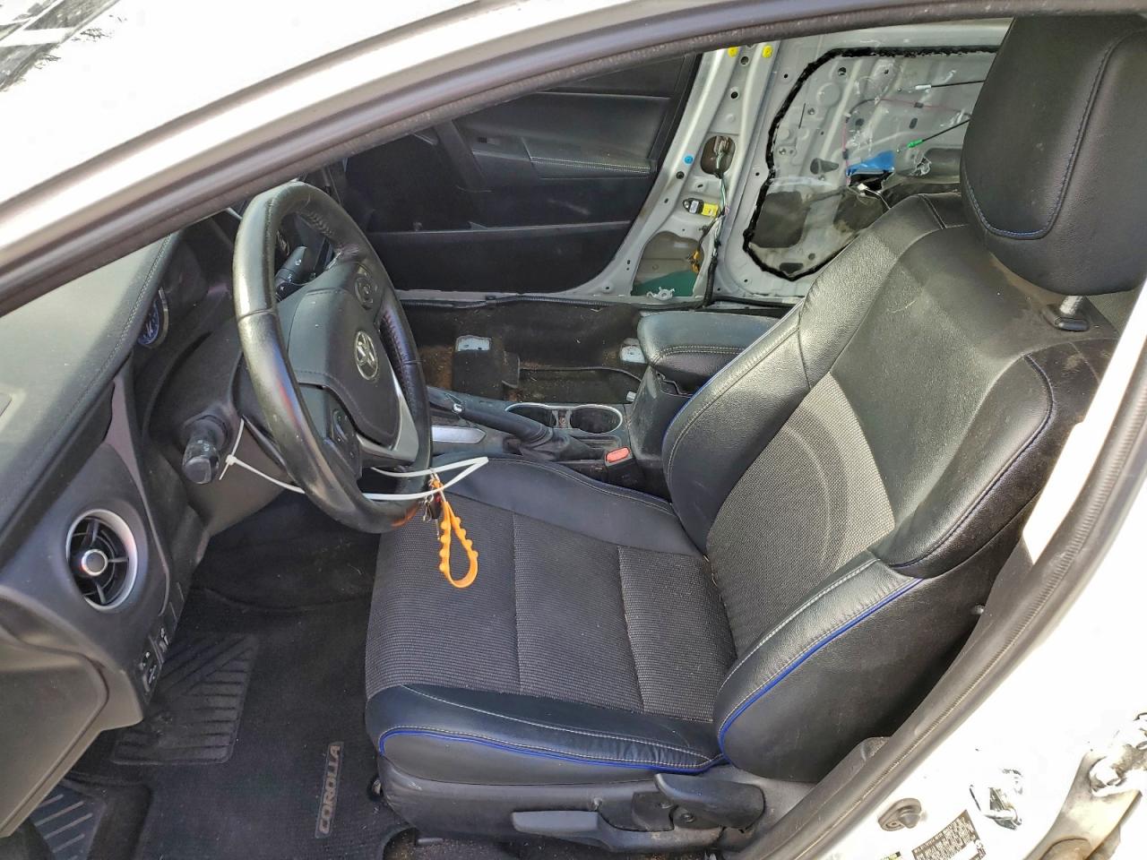 2017 TOYOTA COROLLA L photo 11