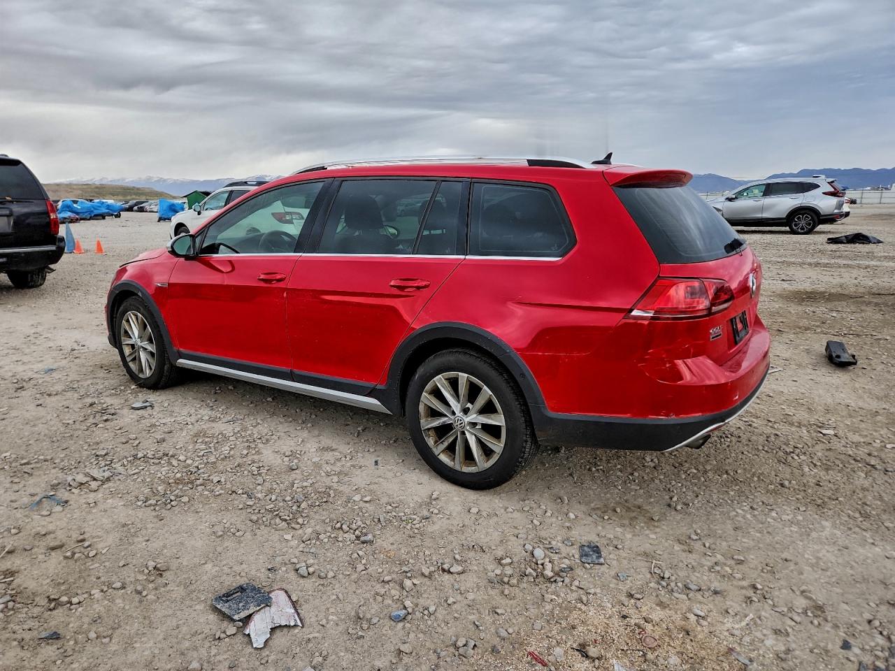 2017 VOLKSWAGEN GOLF ALLTRACK S photo 2