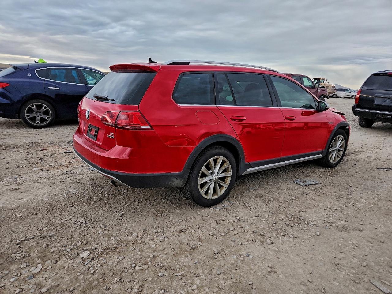 2017 VOLKSWAGEN GOLF ALLTRACK S photo 3