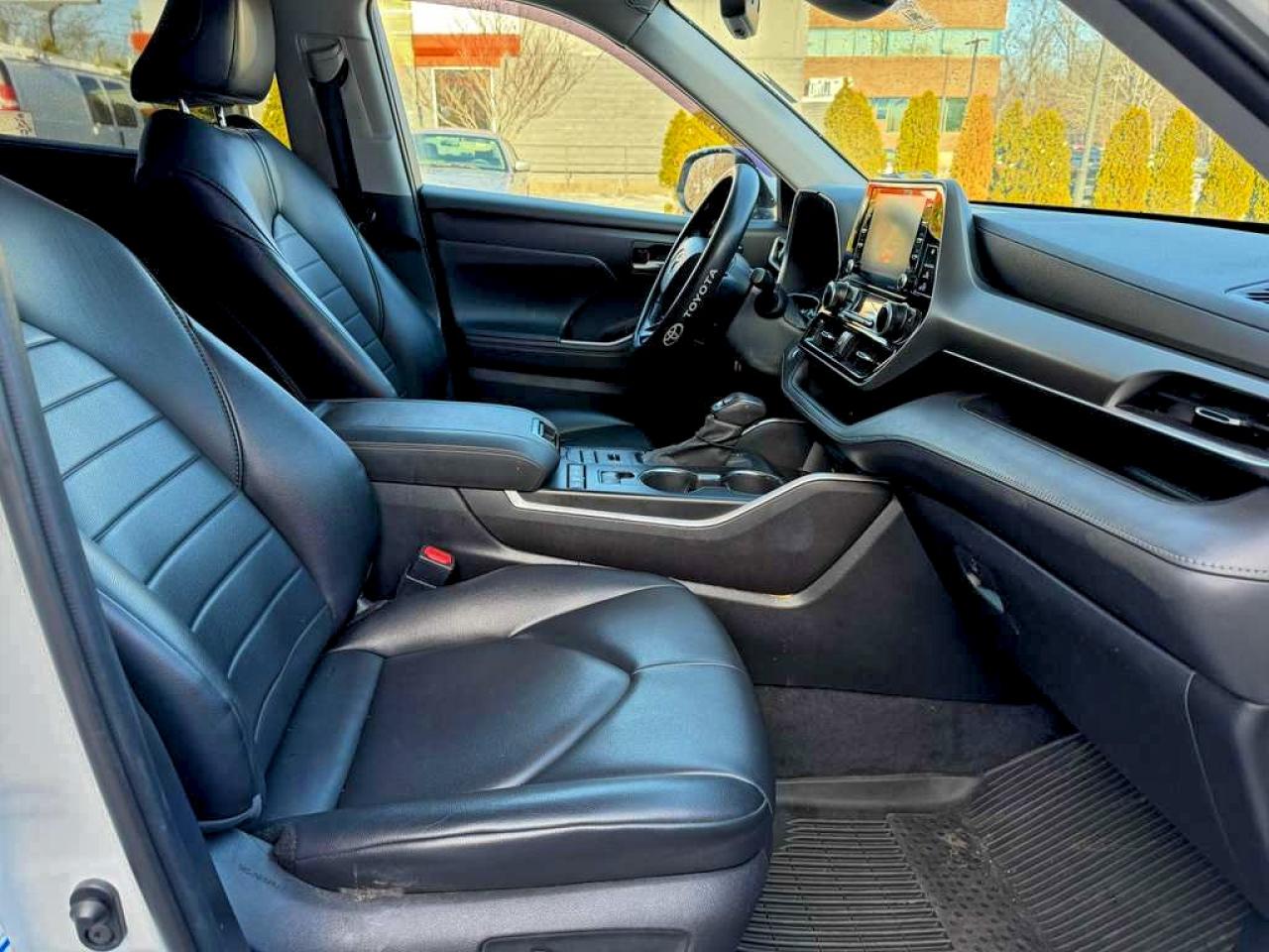 2021 TOYOTA HIGHLANDER XLE photo 23