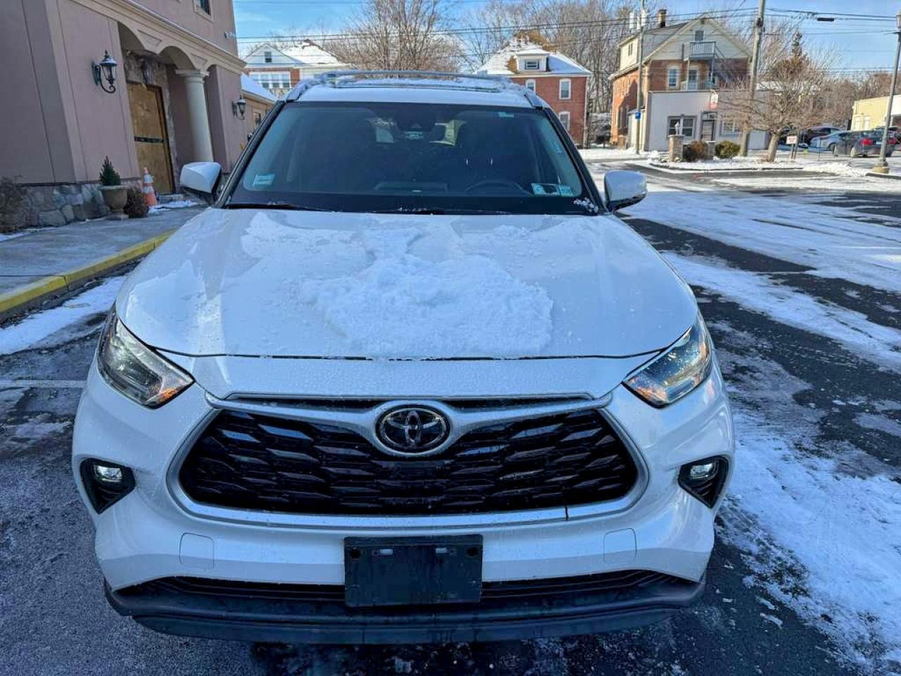 2021 TOYOTA HIGHLANDER XLE photo 9