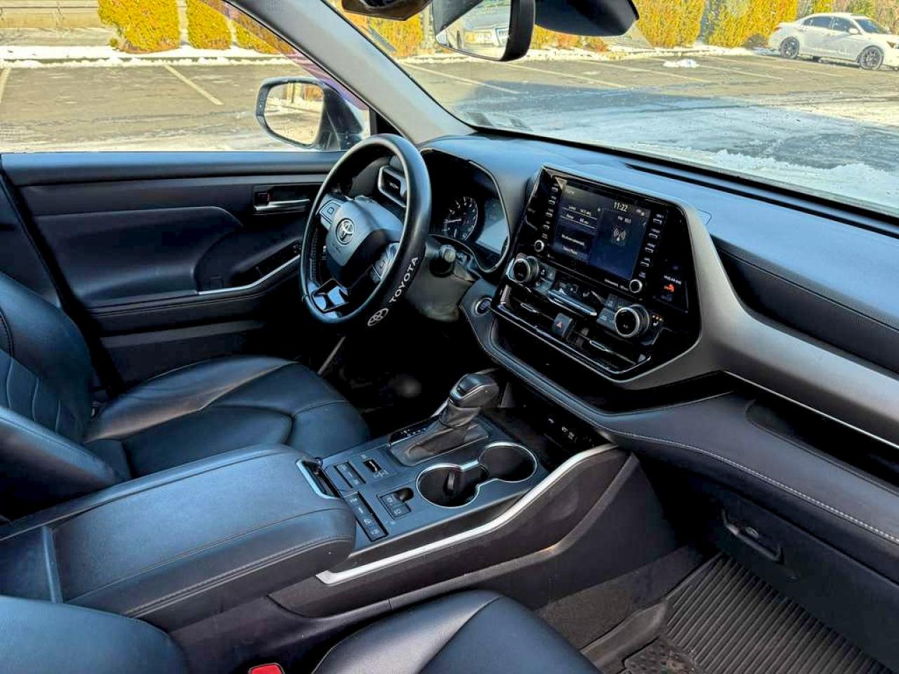 2021 TOYOTA HIGHLANDER XLE photo 13