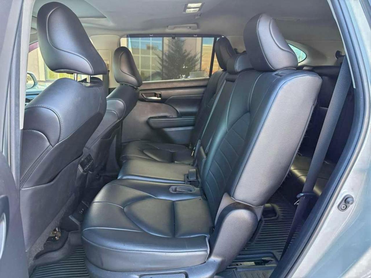 2021 TOYOTA HIGHLANDER XLE photo 17