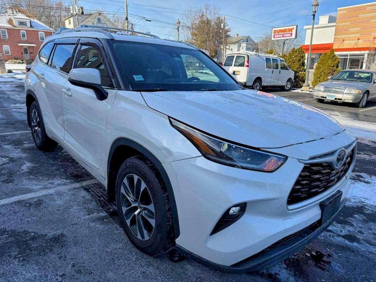 2021 TOYOTA HIGHLANDER XLE photo 7