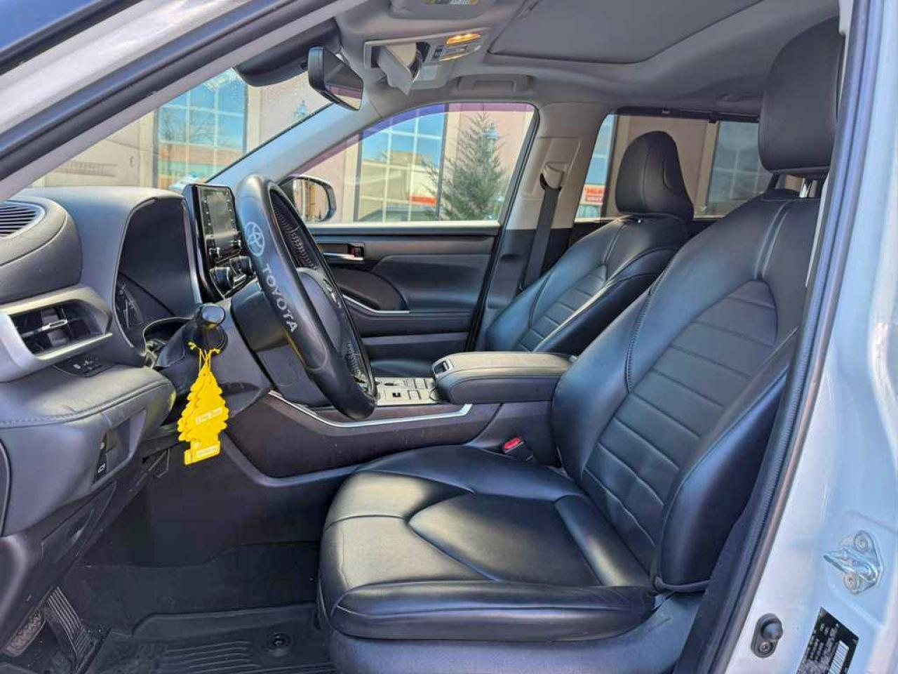 2021 TOYOTA HIGHLANDER XLE photo 19