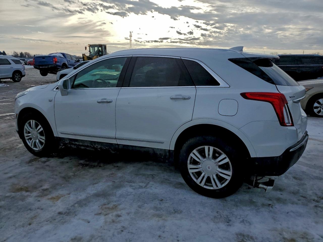 2017 CADILLAC XT5 LUXURY photo 2