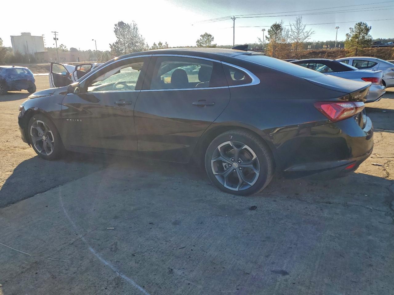 2022 CHEVROLET MALIBU LT photo 2