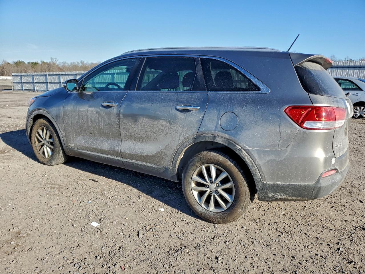 2017 KIA SORENTO LX photo 4