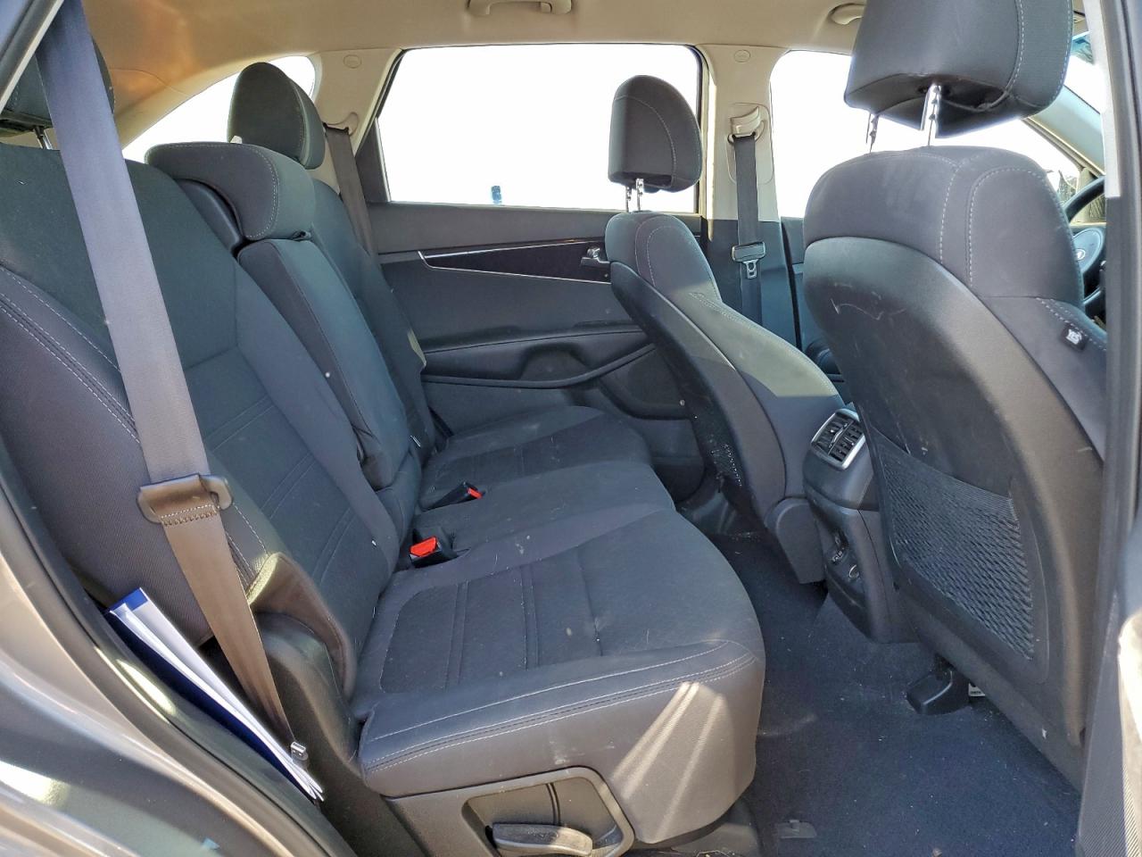 2017 KIA SORENTO LX photo 31