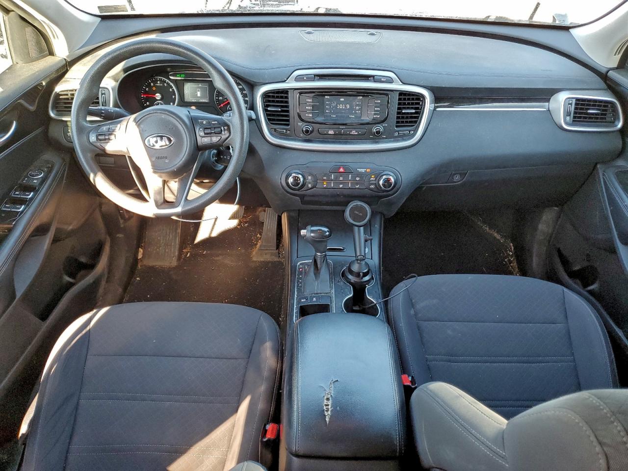 2017 KIA SORENTO LX photo 22