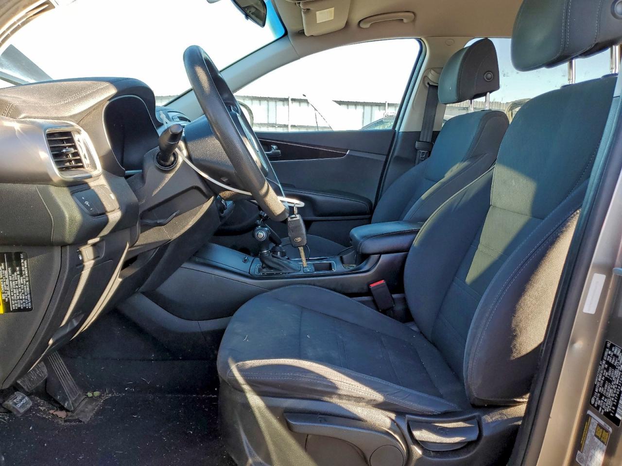 2017 KIA SORENTO LX photo 19