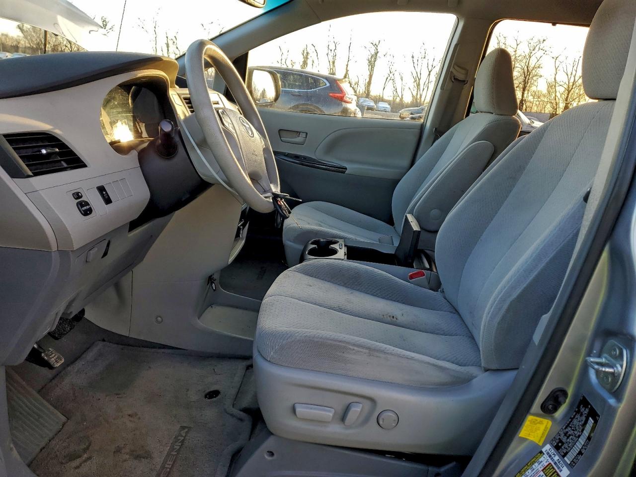 2013 TOYOTA SIENNA LE photo 13
