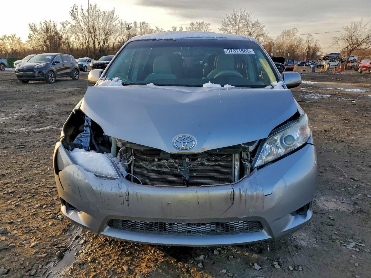 2013 TOYOTA SIENNA LE photo 9
