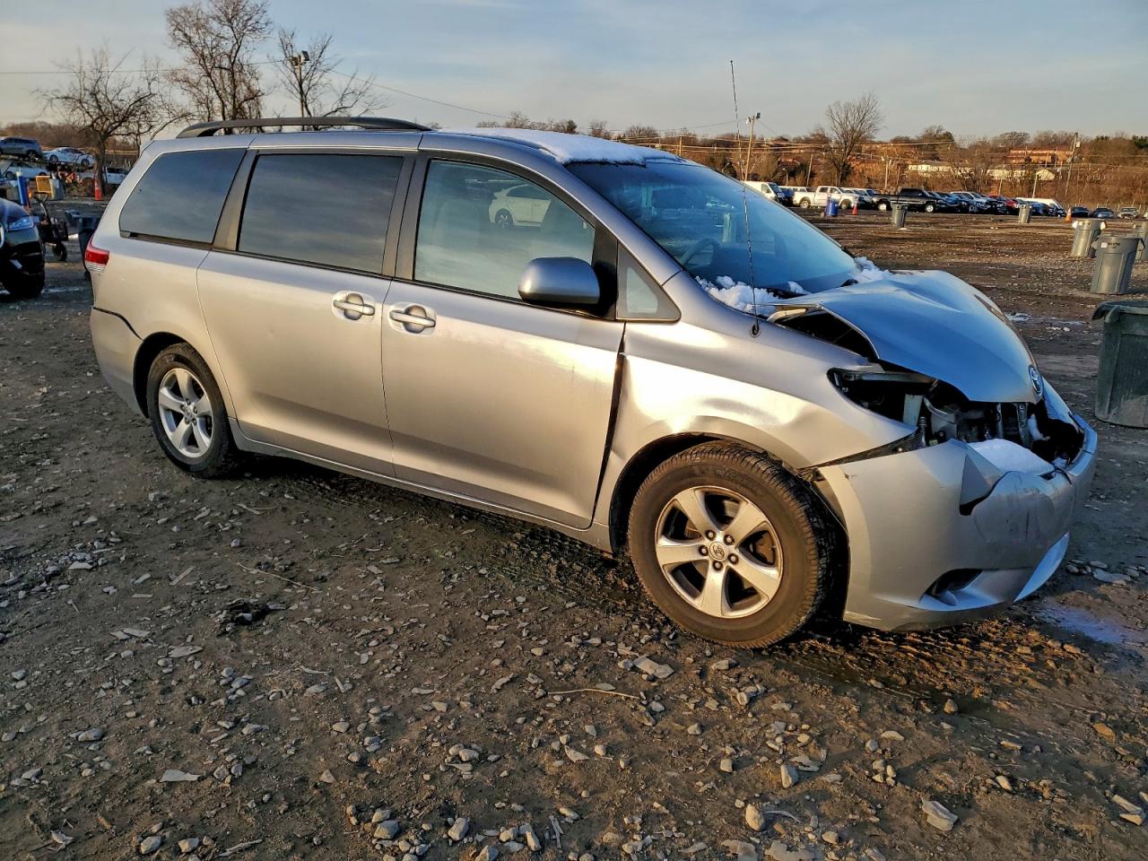 2013 TOYOTA SIENNA LE photo 7