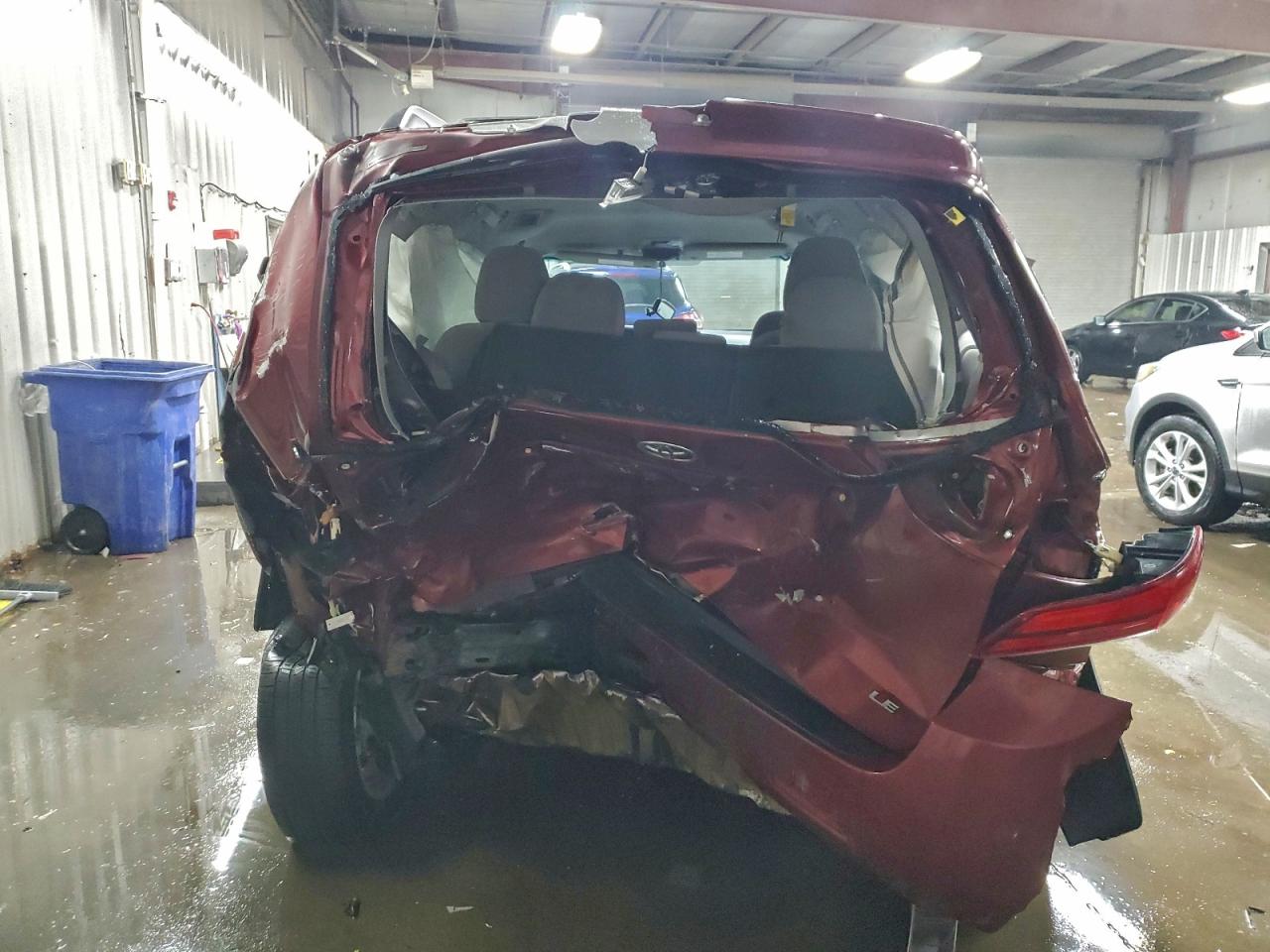2017 TOYOTA SIENNA LE photo 6