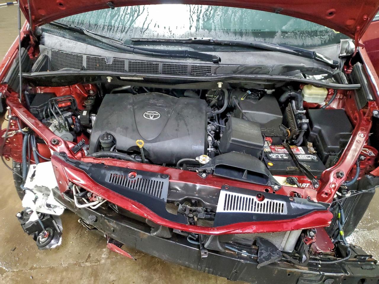2017 TOYOTA SIENNA LE photo 11