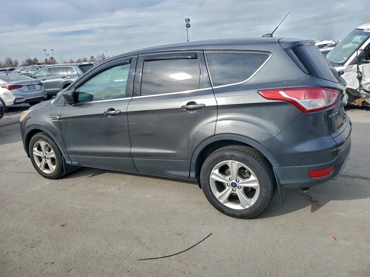 2016 FORD ESCAPE SE photo 2