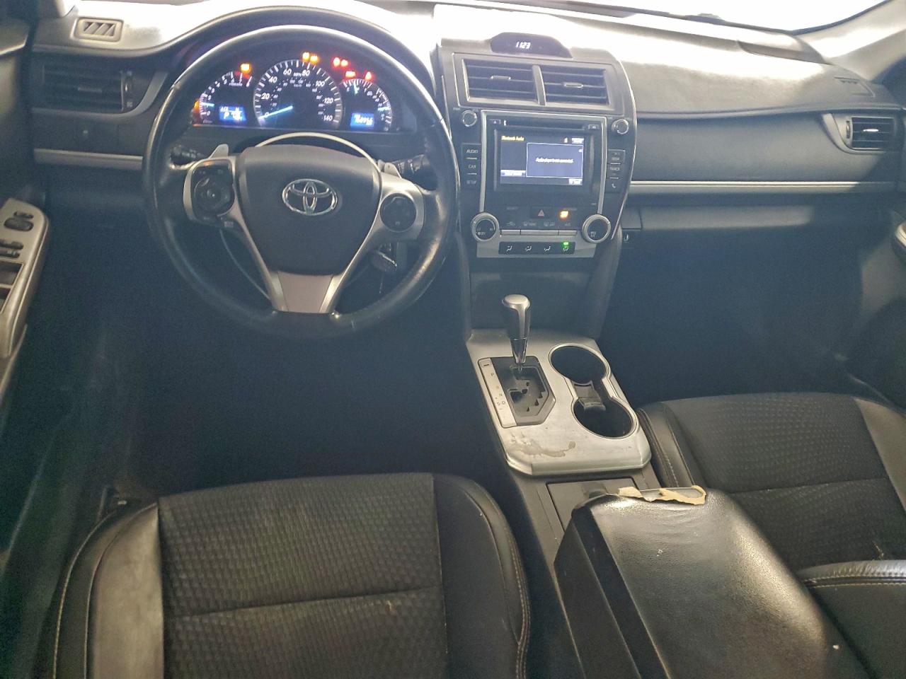 2014 TOYOTA CAMRY L photo 22