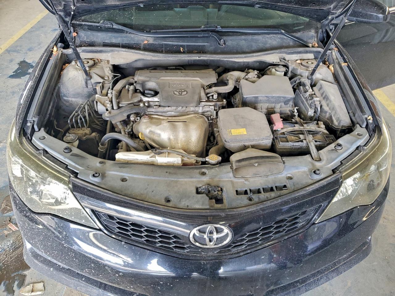 2014 TOYOTA CAMRY L photo 31
