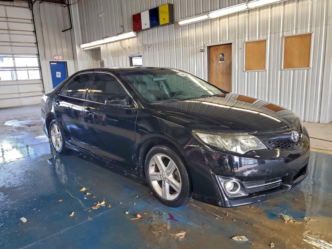 2014 TOYOTA CAMRY L photo 10