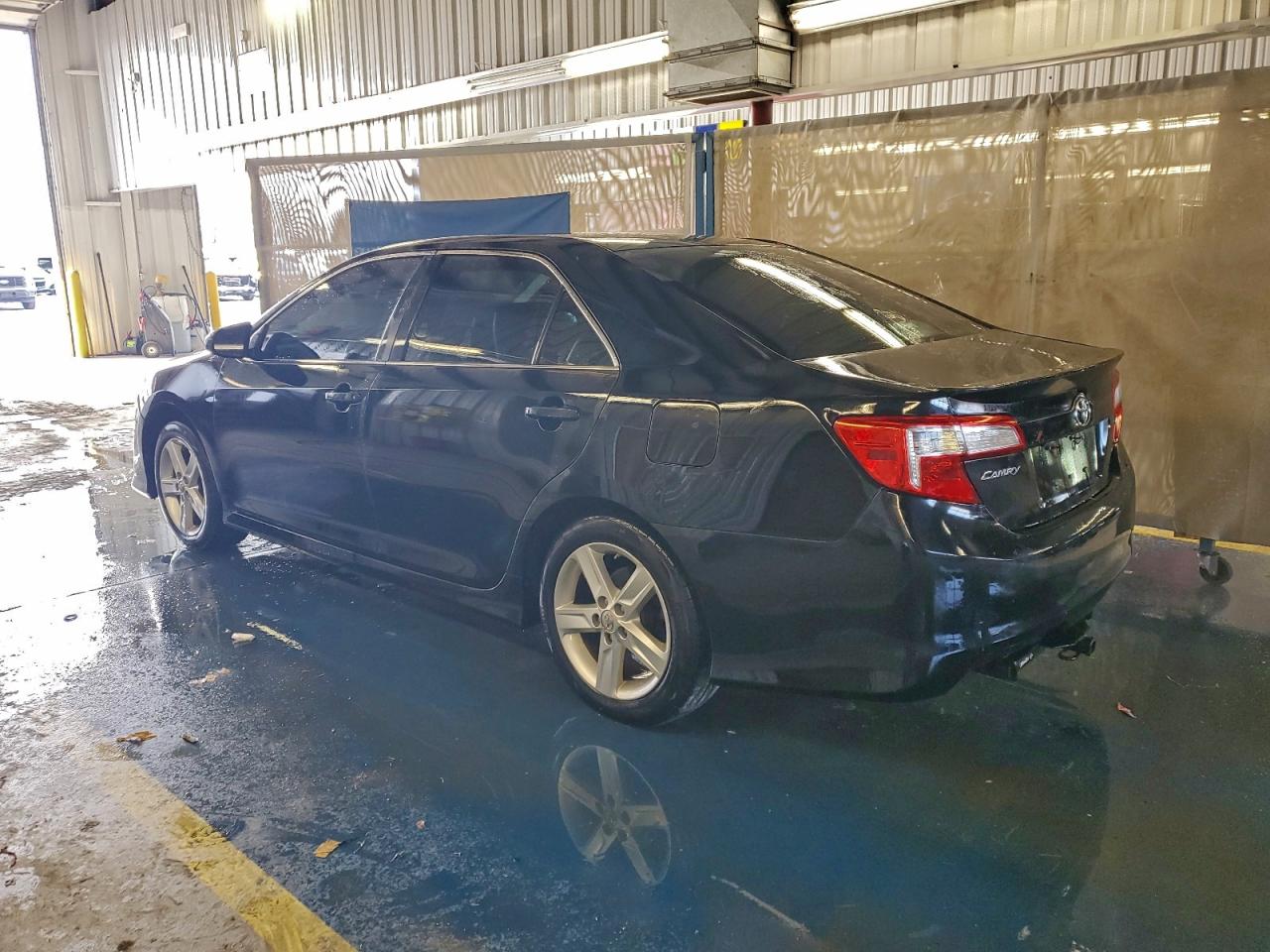 2014 TOYOTA CAMRY L photo 4