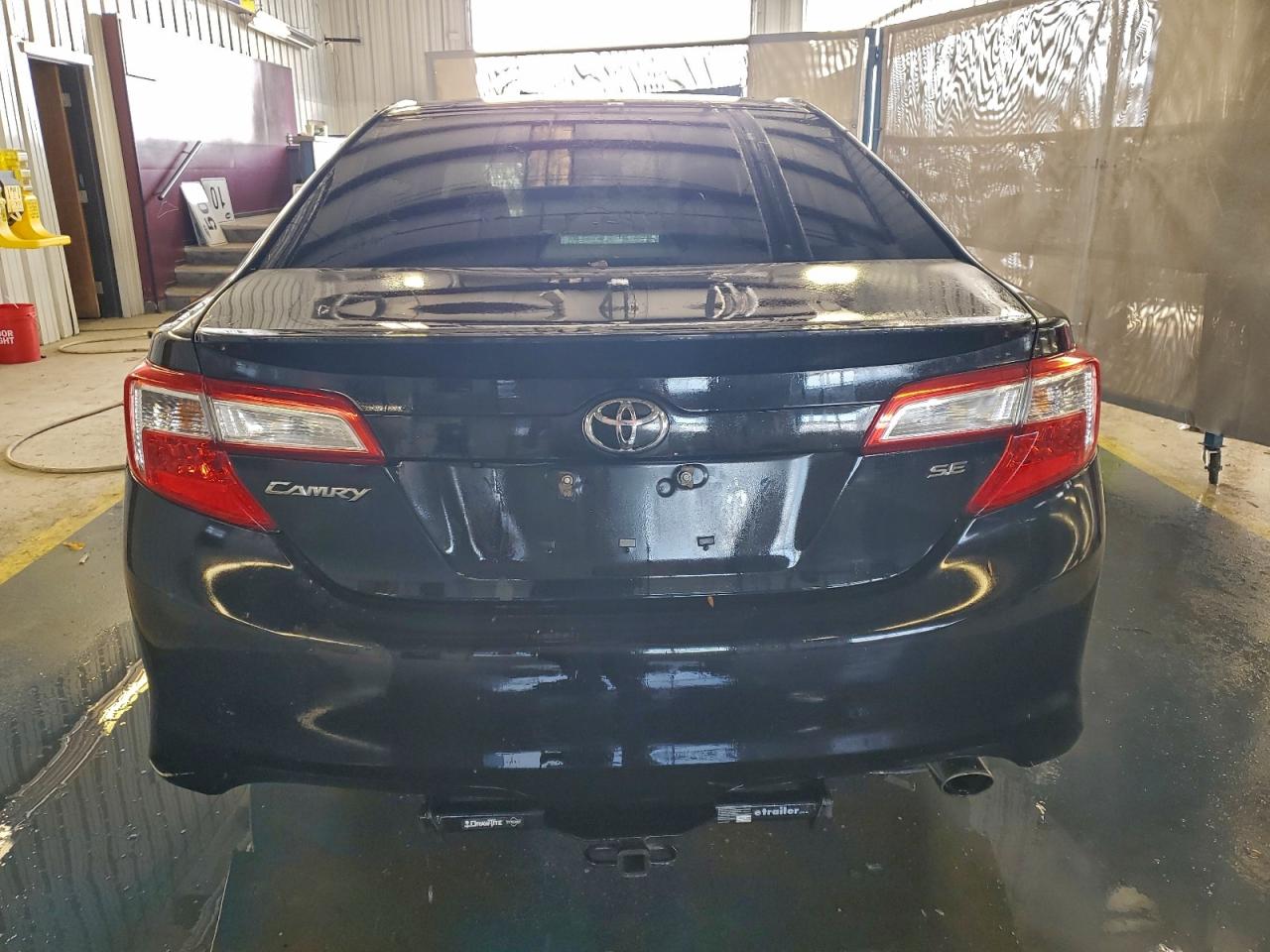 2014 TOYOTA CAMRY L photo 16
