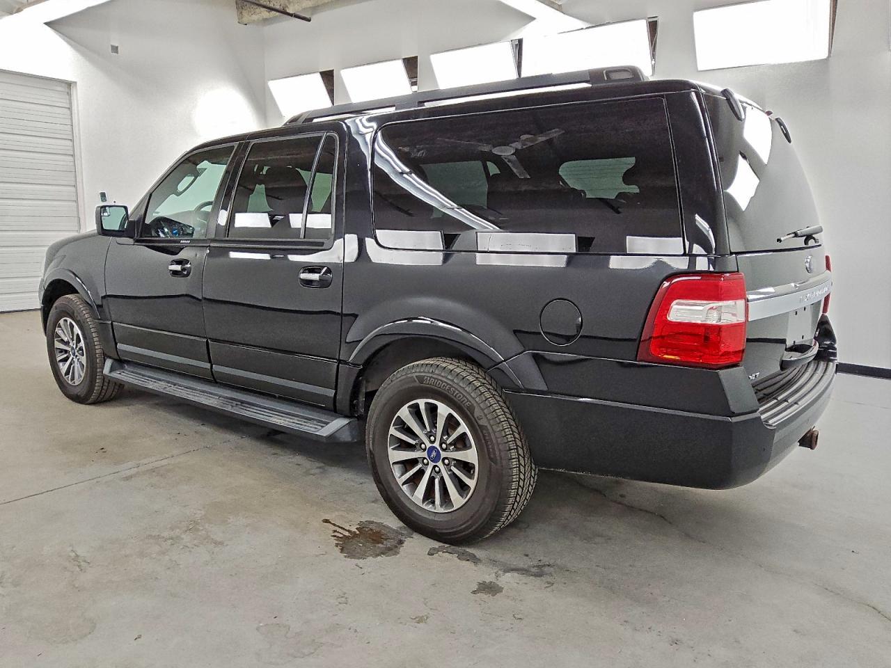 2017 FORD EXPEDITION EL XLT photo 2