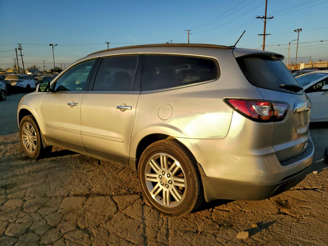 2014 CHEVROLET TRAVERSE LT photo 2