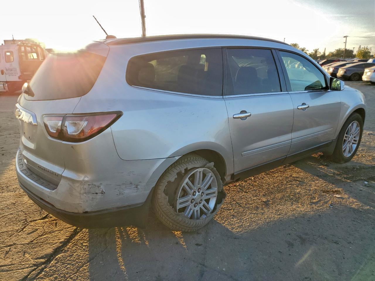 2014 CHEVROLET TRAVERSE LT photo 3