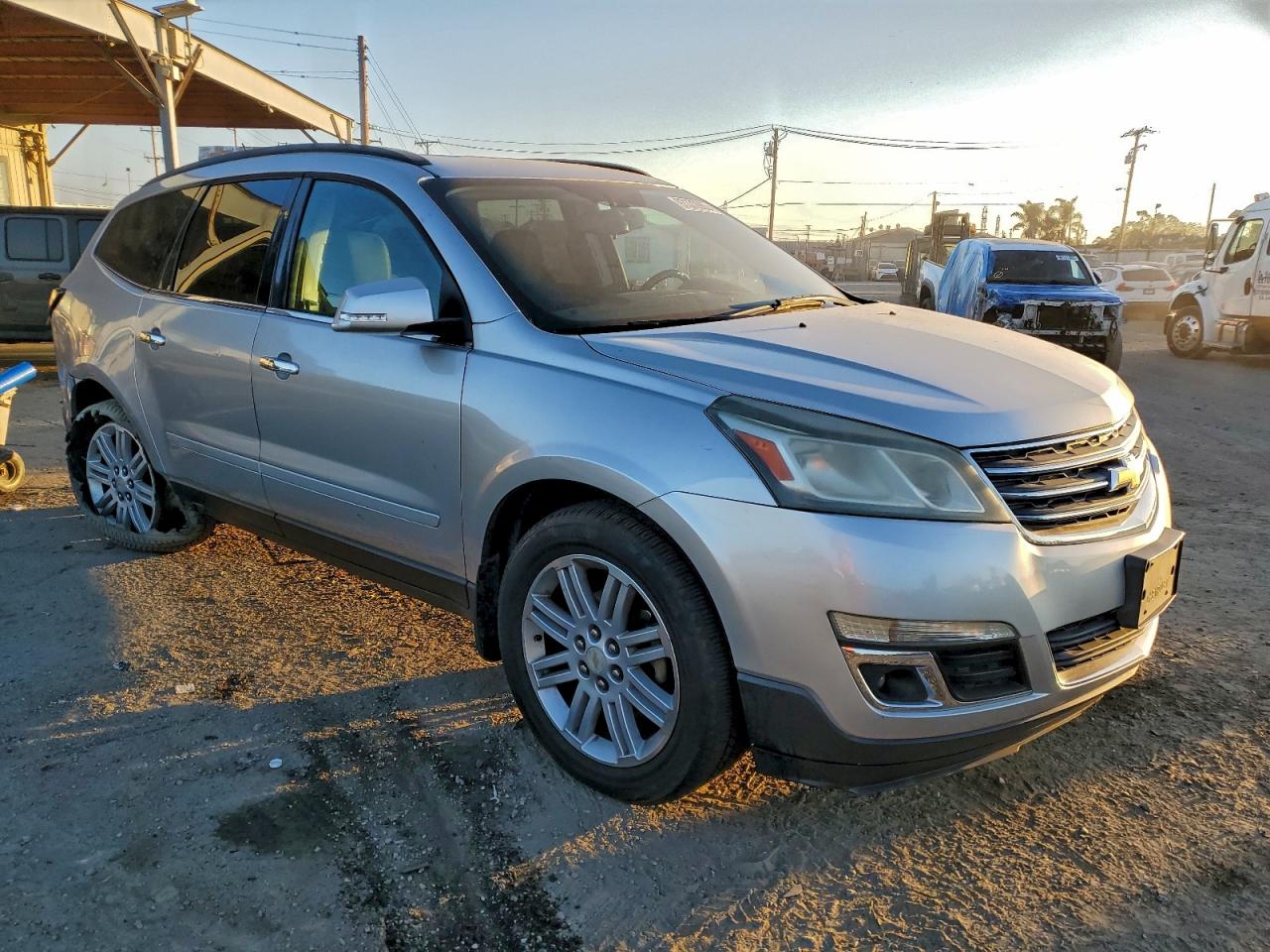 2014 CHEVROLET TRAVERSE LT photo 4