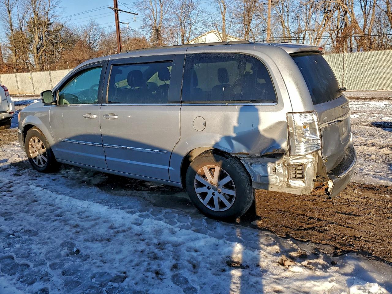 2013 CHRYSLER TOWN & COUNTRY TOURING photo 2