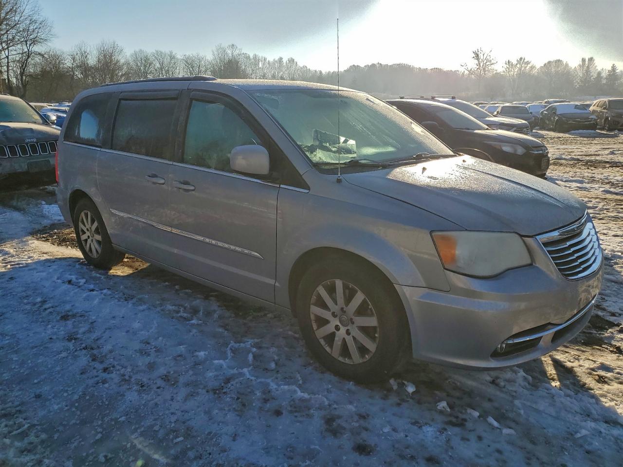 2013 CHRYSLER TOWN & COUNTRY TOURING photo 4