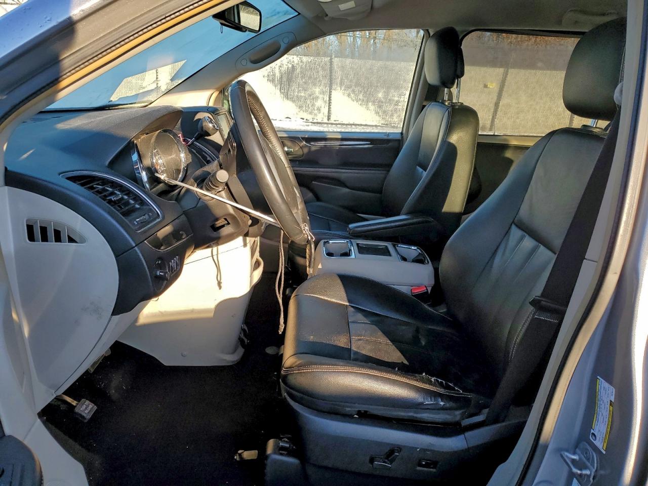 2013 CHRYSLER TOWN & COUNTRY TOURING photo 7