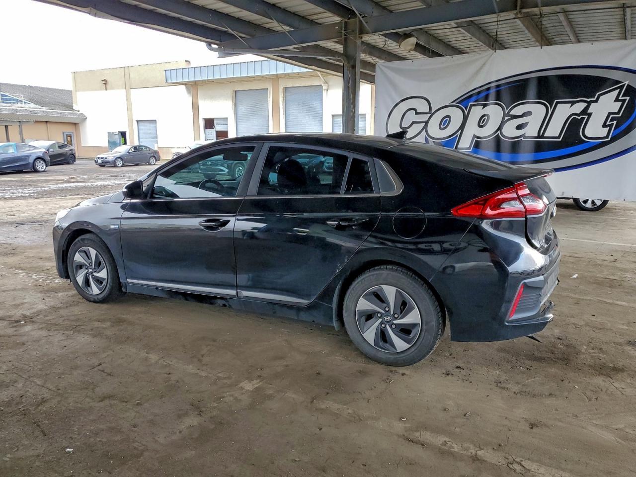 2019 HYUNDAI IONIQ SEL photo 2