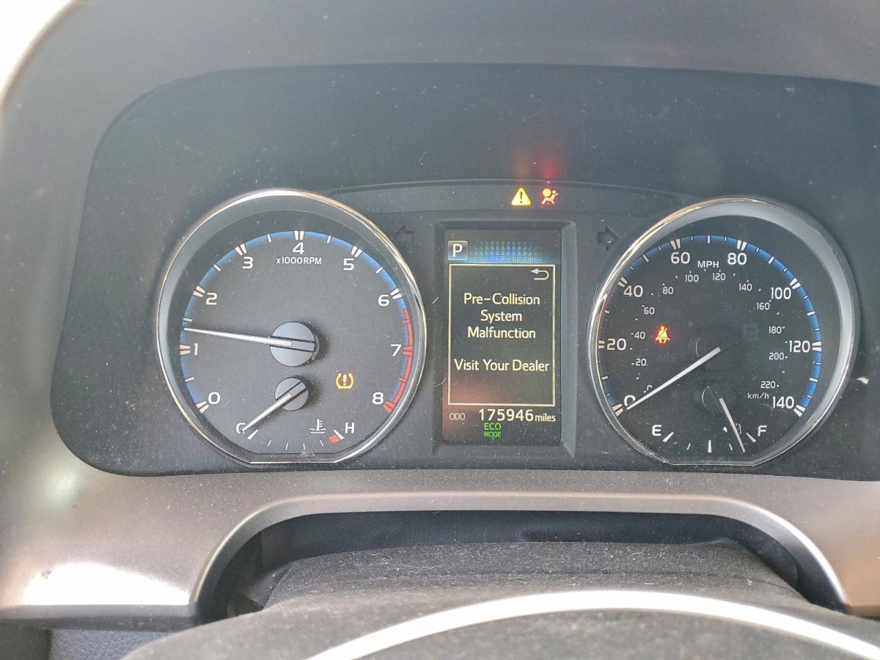 2016 TOYOTA RAV4 XLE photo 17