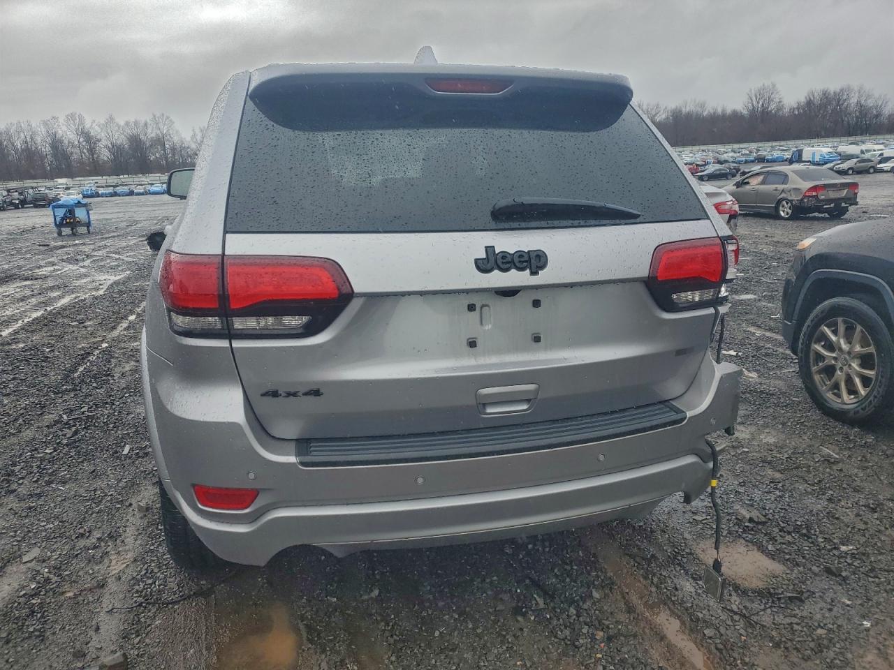 2020 JEEP GRAND CHEROKEE LAREDO photo 6