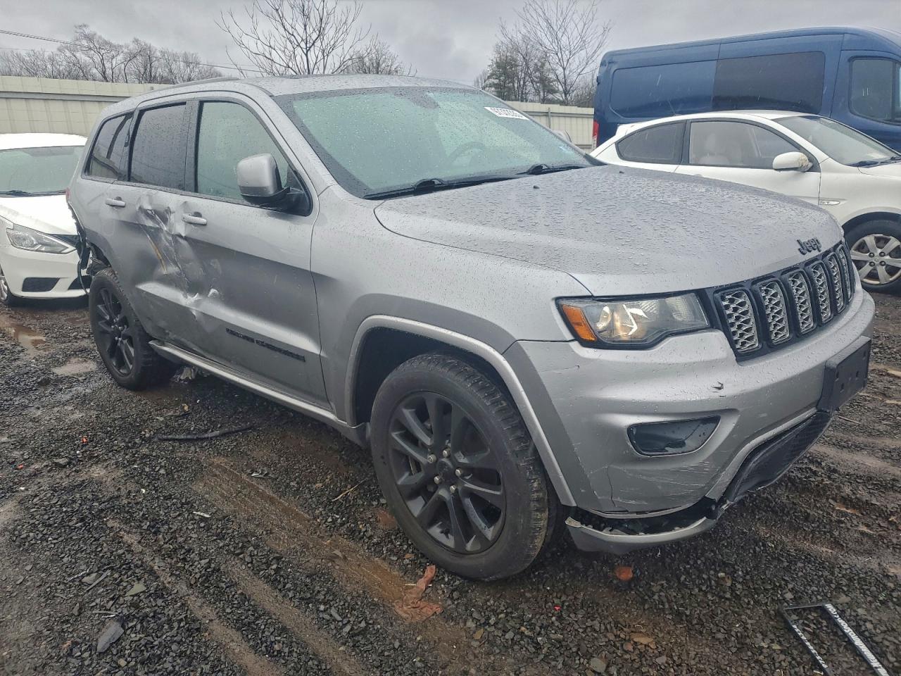 2020 JEEP GRAND CHEROKEE LAREDO photo 4