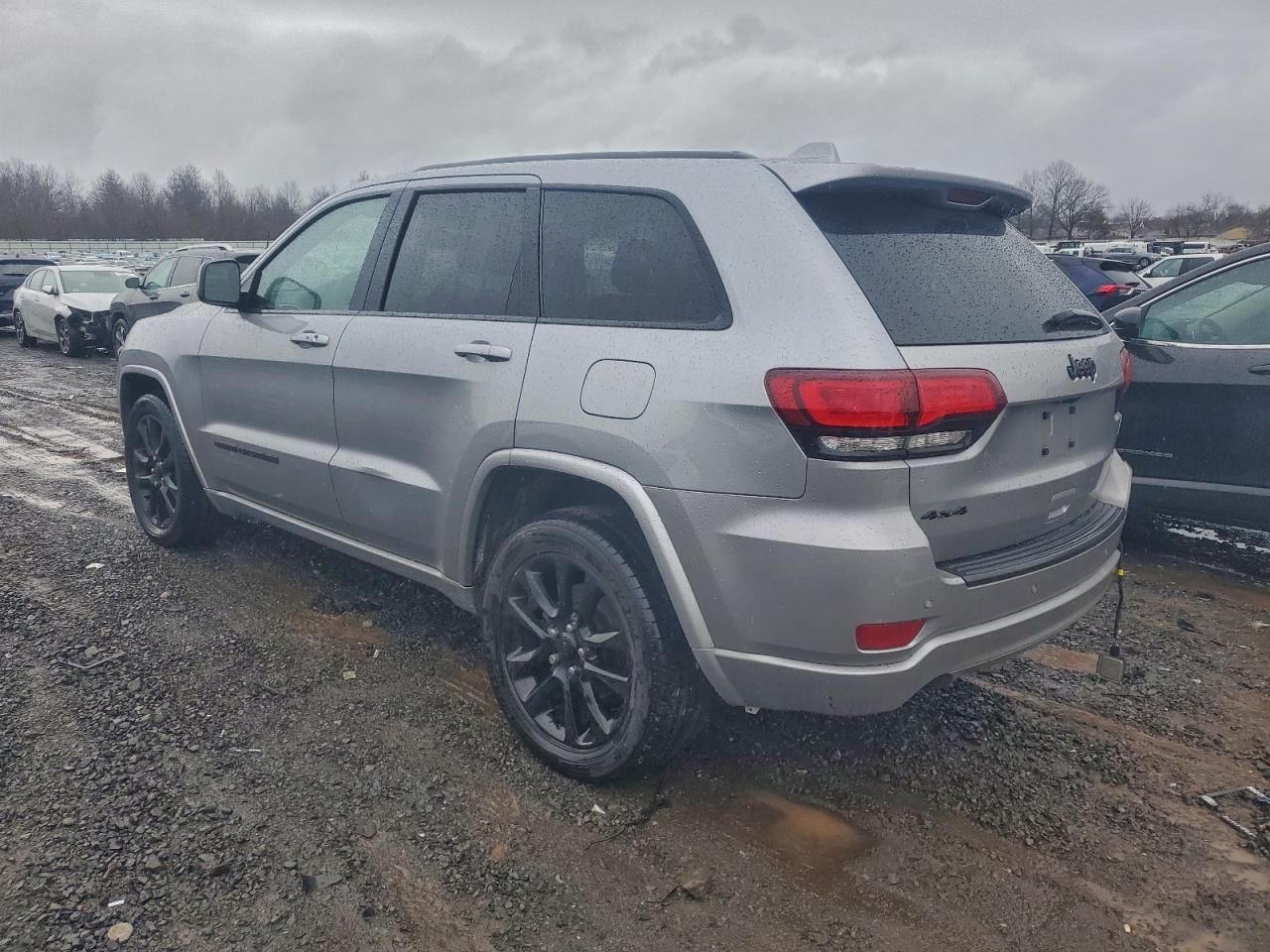 2020 JEEP GRAND CHEROKEE LAREDO photo 2