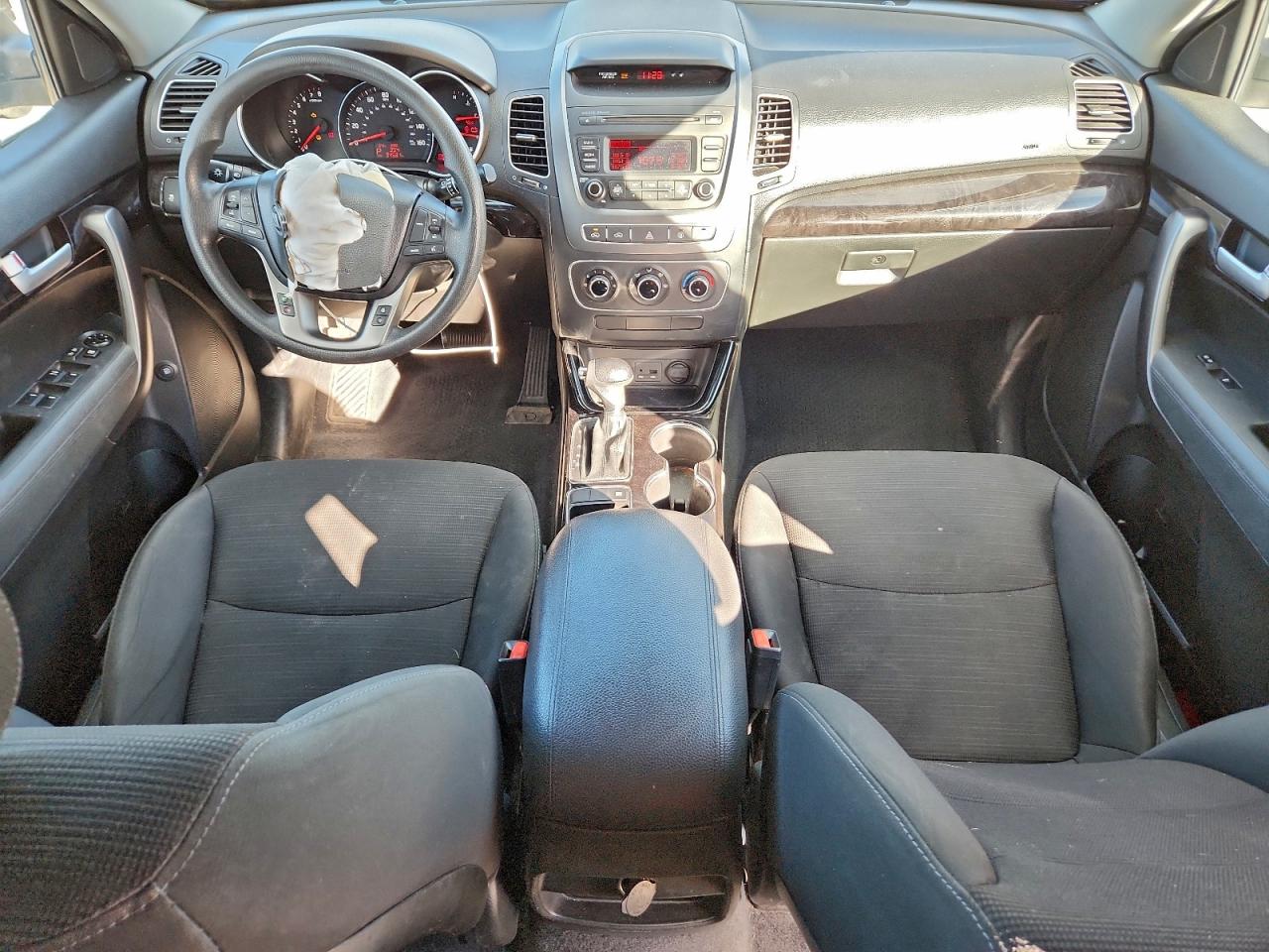 2015 KIA SORENTO LX photo 15