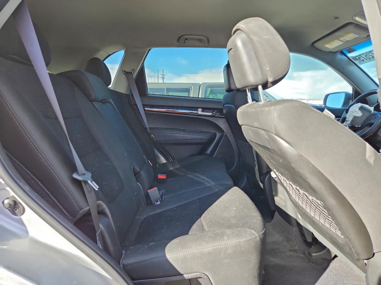 2015 KIA SORENTO LX photo 21
