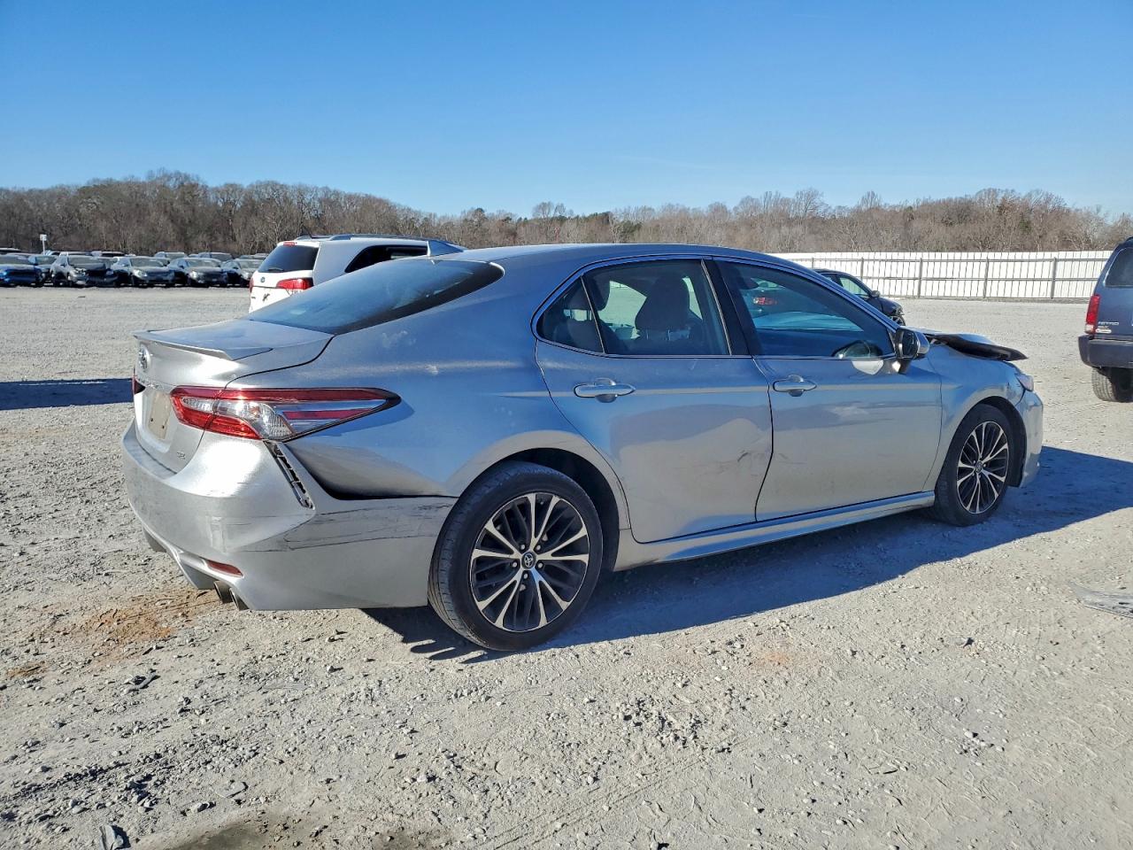 2019 TOYOTA CAMRY L photo 3