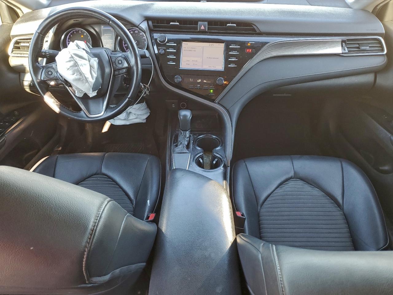 2019 TOYOTA CAMRY L photo 8